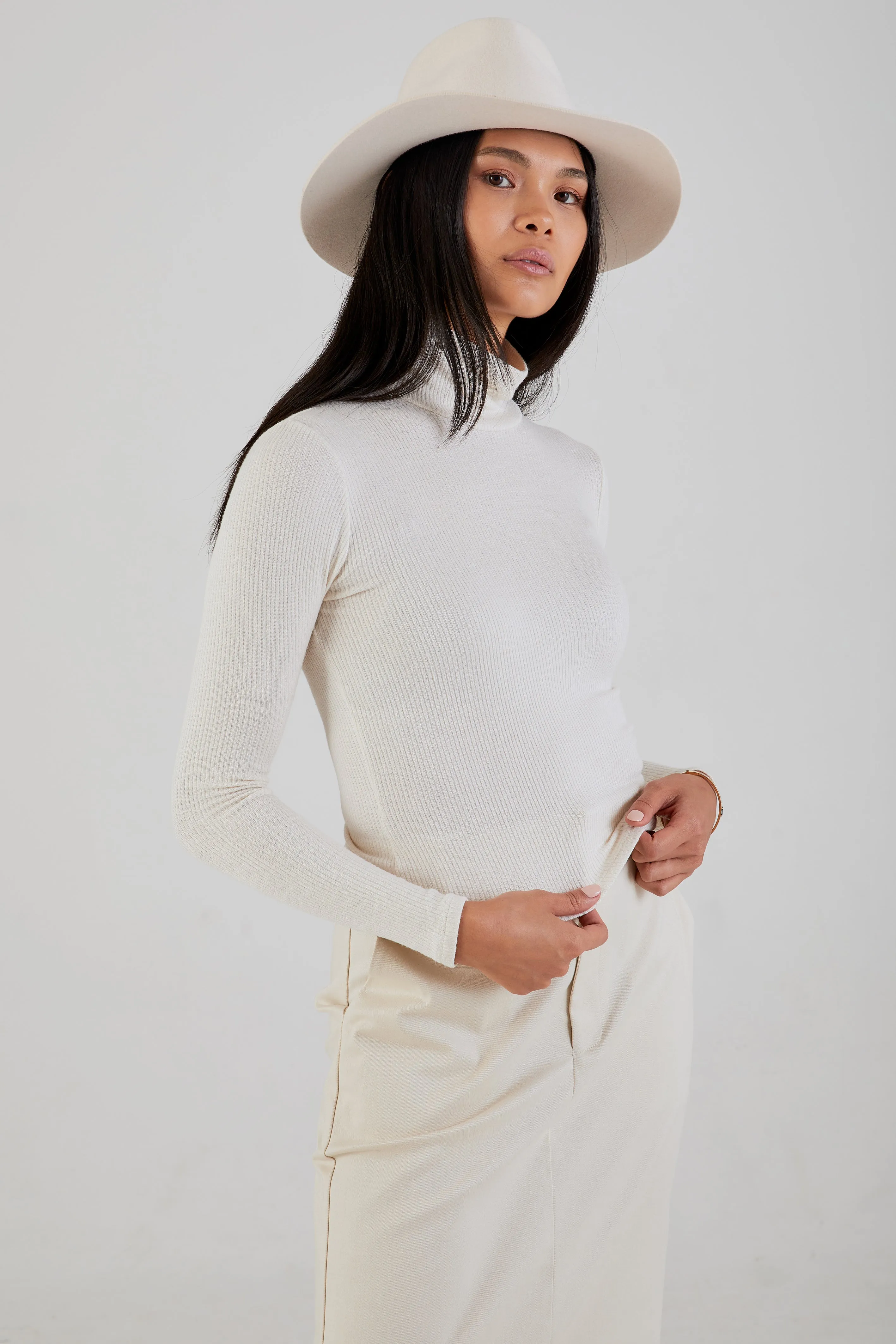 Archer Rib Turtleneck in Gardenia