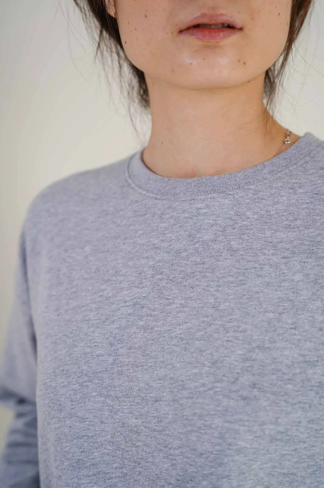 BASIC CROPPED SWEATSHIRT