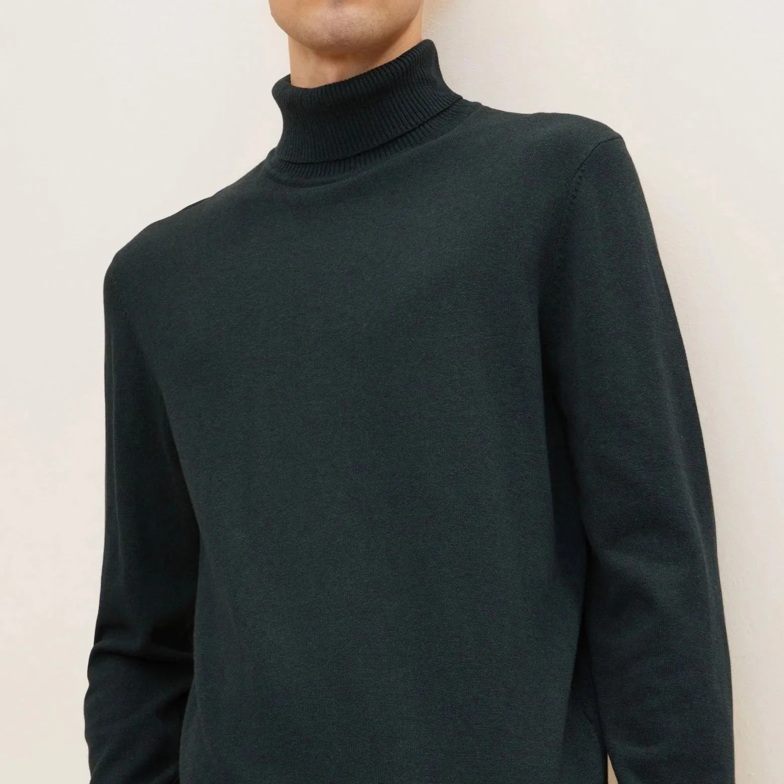 Fine Knitted Turtleneck (Pine)