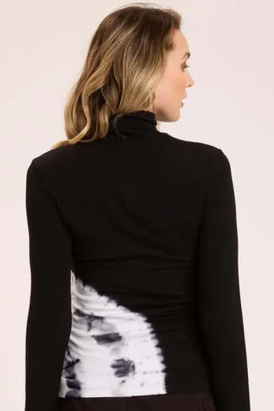 Lilis Black & White Turtleneck